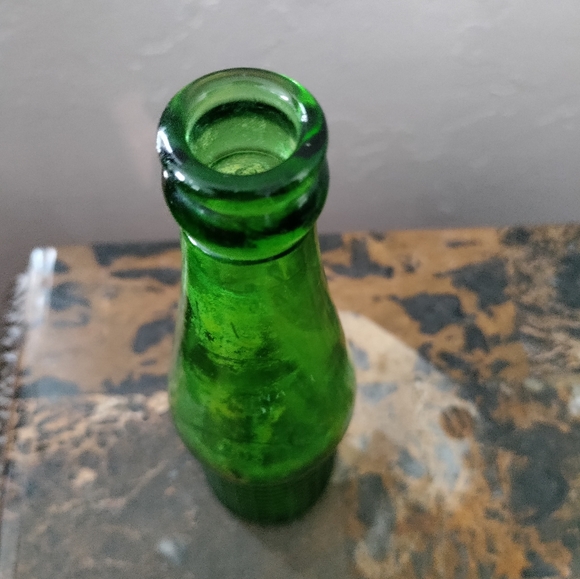 VINTAGE 10OZ CANADA DRY GREEN GLASS SODA BOTTLE - Picture 3 of 4